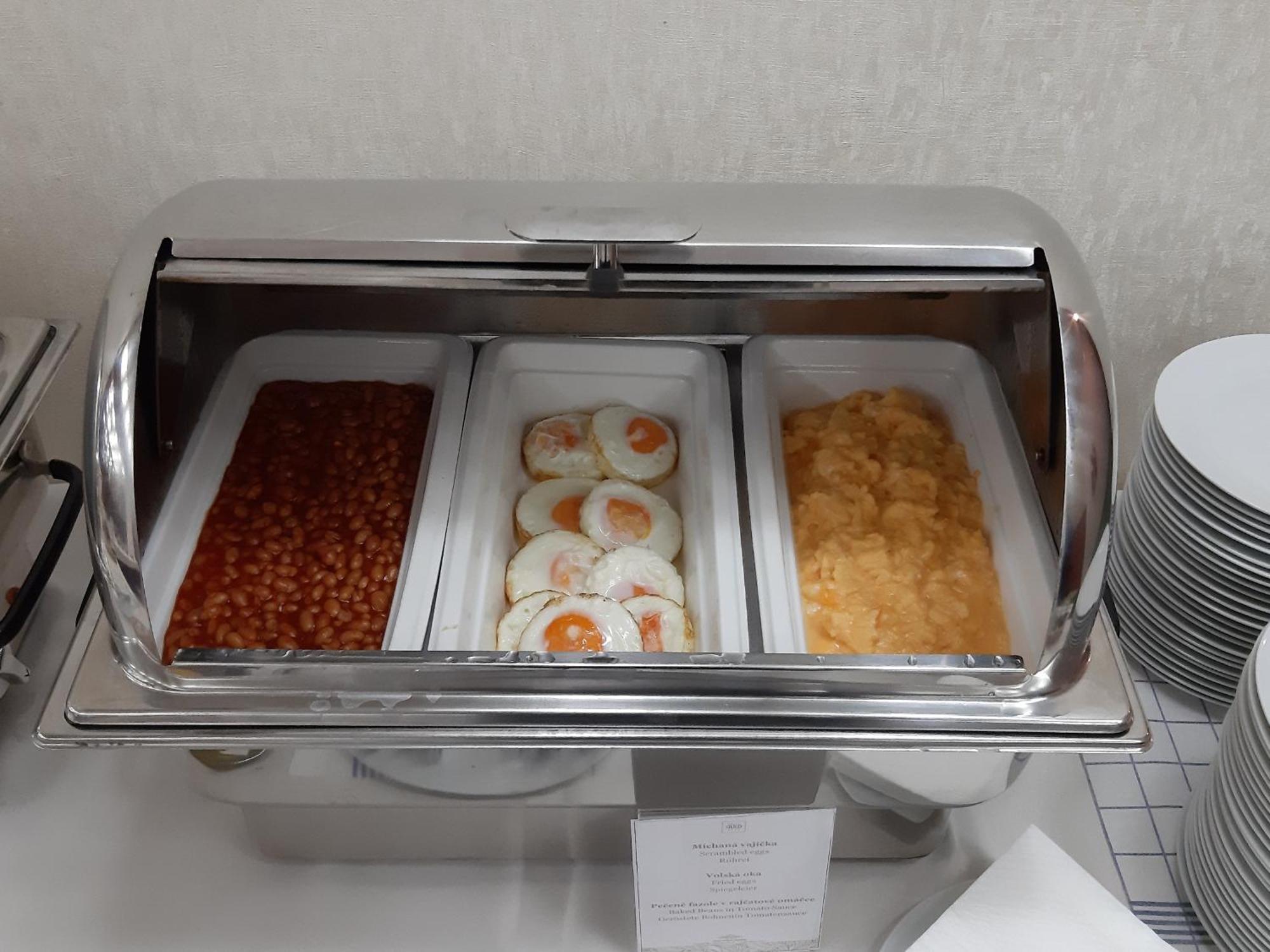 科特维尼金色酒店 酒店